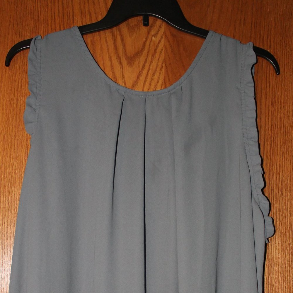 Torrid 5 Gray Sleeveless Blouse
